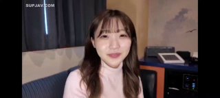 年轻眼镜短发萌妹子床上自慰 学生制服苗条身材翘着屁股手指抠逼非常诱人 很是诱惑不要错过